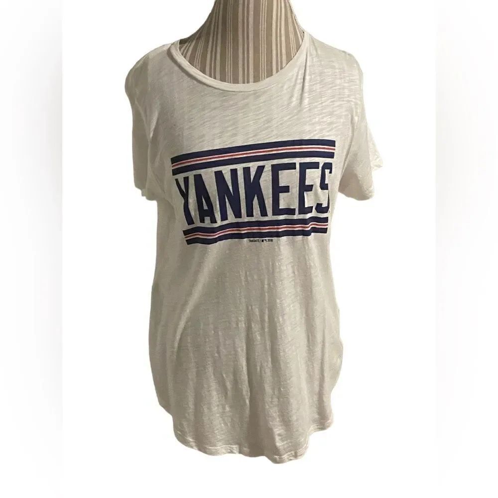 Tailgate size large ladies Yankees t shirt purchased at yankee stadium see pics
